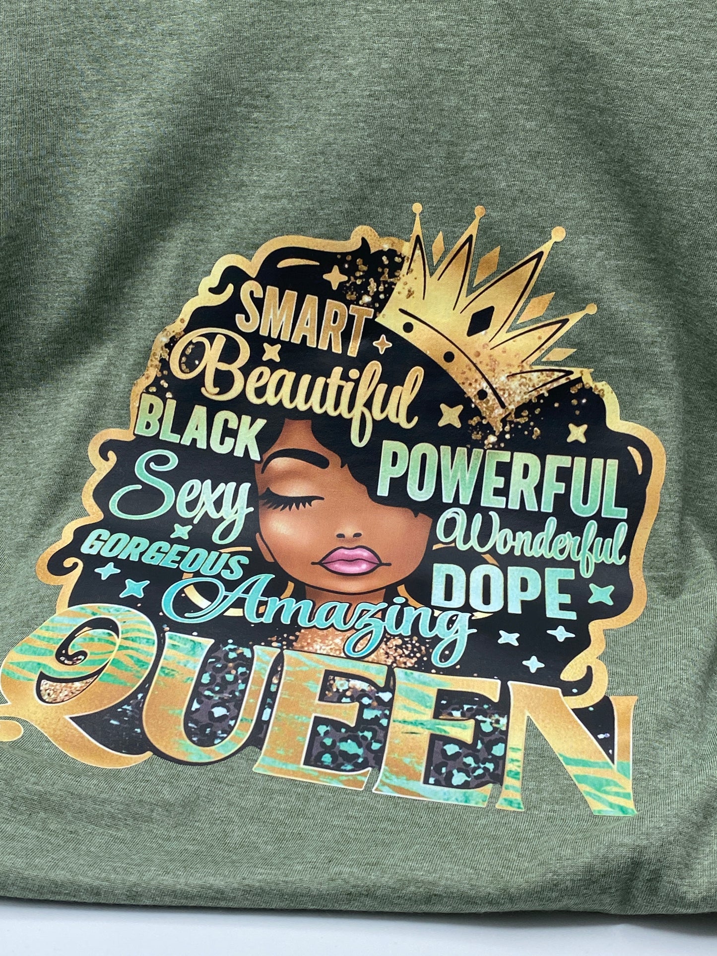 Black Queen T-Shirt Sage green