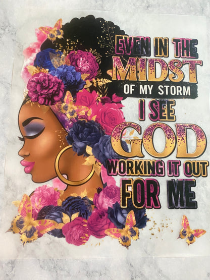 Even in the Midst of My Storm I see God Working It out for Me T-Shirt _purple/pink