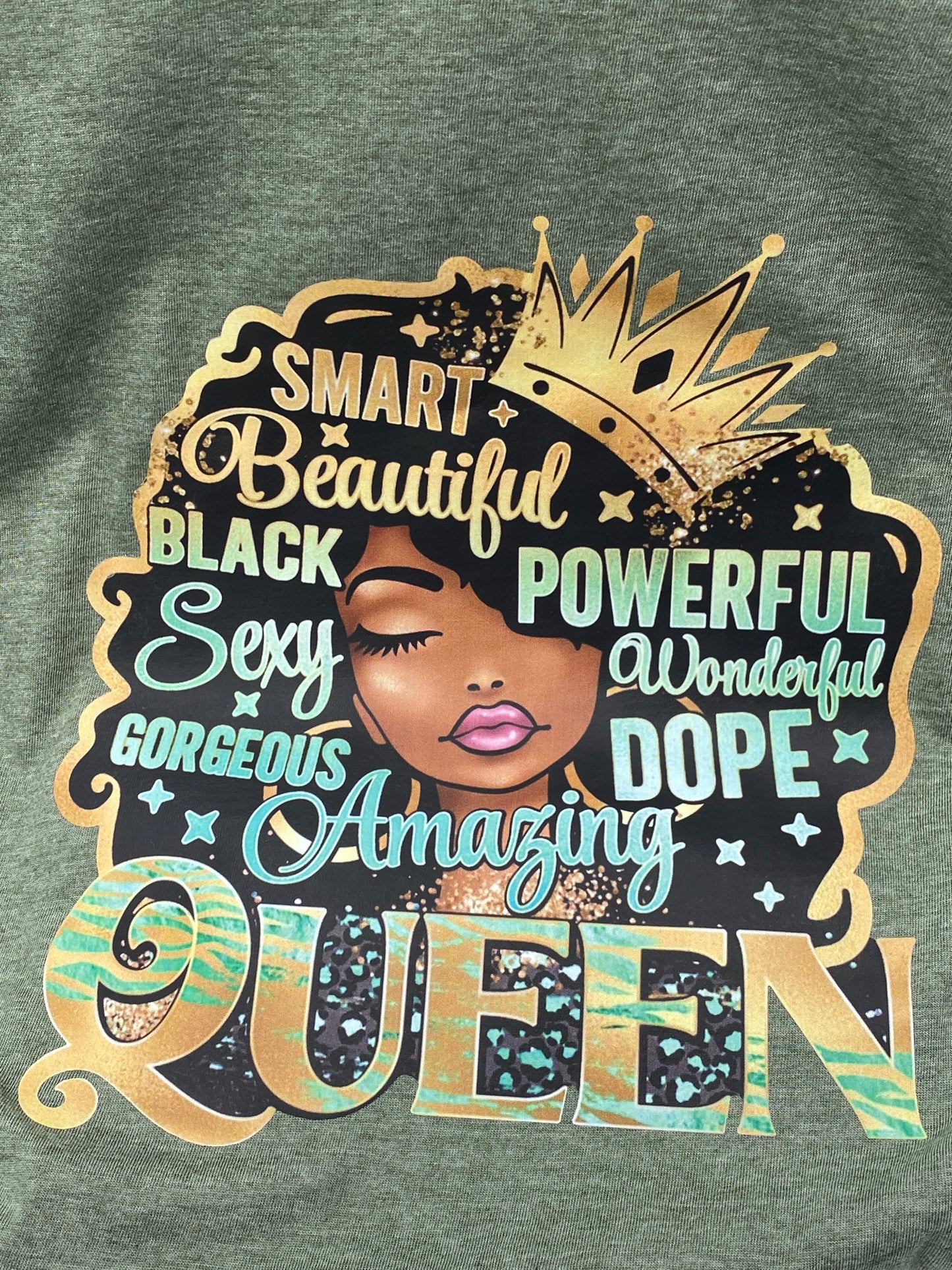 Black Queen T-Shirt Sage green